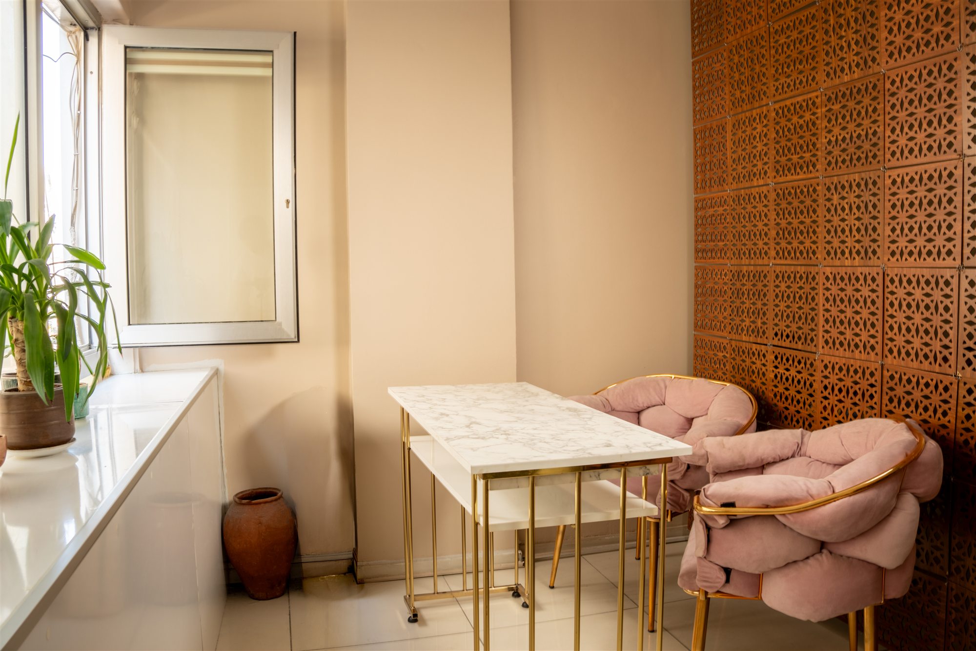Elya Güzellik Salonu Şirinevler bekleme alanı